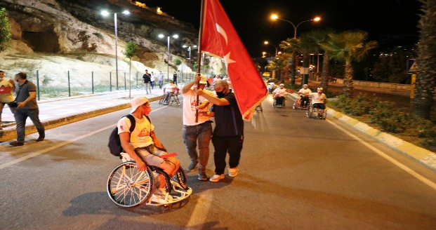 15 TEMMUZ ŞEHİTLERİ ANISINA SANCAK KOŞUSU YAPILDI