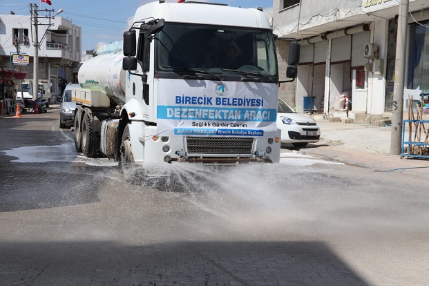 Birecik'te Binalar Dezenfekte Ediliyor