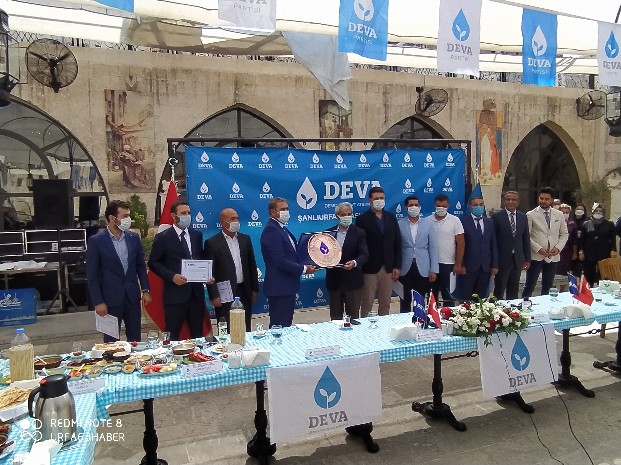DEVA PARTİSİNDE YETKİ TÖRENİ