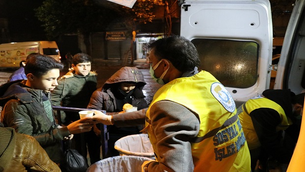 HALİLİYE BELEDİYESİ’NİN KIŞ UYGULAMASI VATANDAŞLARI VE ÖĞRENCİLERİ SEVİNDİRDİ