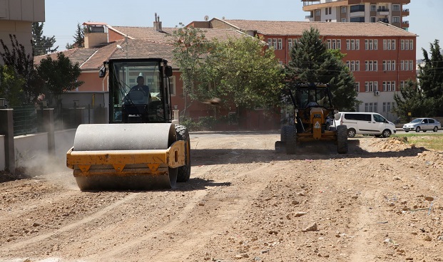 KARAKÖPRÜ BELEDİYESİ TRAFİĞİN RAHATLATILMASI İÇİN YENİ YOLLARLAR AÇIYOR