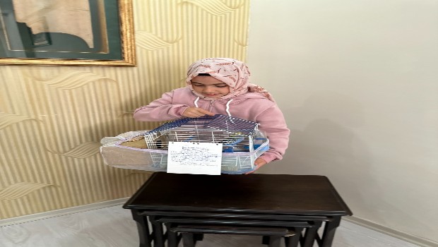 KÜÇÜK HACER GAZZE İÇİN KUŞLARINI SATIŞA ÇIKARDI 