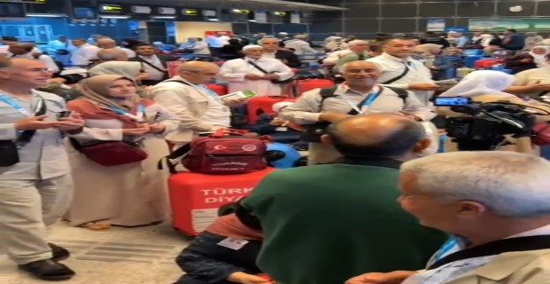 ŞANLIURFA'DA İLK HACI KAFİLESİ DUALARLA UĞURLANDI 