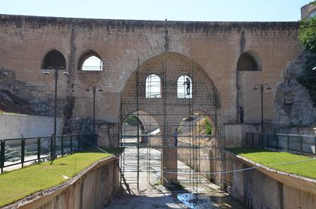 ŞANLIURFADA TARİHİ YAPILAR YENİDEN CANLANIYOR