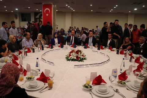 ŞEHİT VE GAZİ AİLELERİ ONURUNA YEMEK VERİLDİ