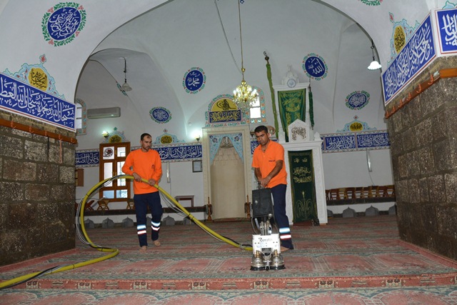 Siverek'te Cami ve İbadethanelerde Yaz Temizliği