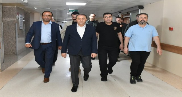 VALİ ŞILDAK YARALILARI HASTANEDE ZİYARET ETTİ 