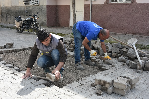 CEYLANPINARDA YOL BAKIM ÇALIŞMALARI BAŞLADI