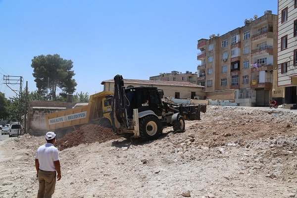 BAŞKAN CANPOLAT, ÇEYREK ASIRLIK SORUN ÇÖZÜME KAVUŞTURDU 