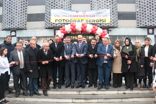 10 OCAK ÇALIŞAN GAZETECİLER SERGİSİ AÇILDI