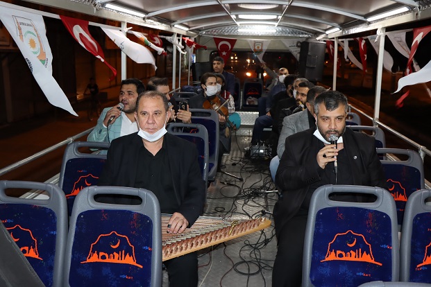 ŞANLIURFA SOKAKLARINDA CANLI TASAVVUF KONSERİ