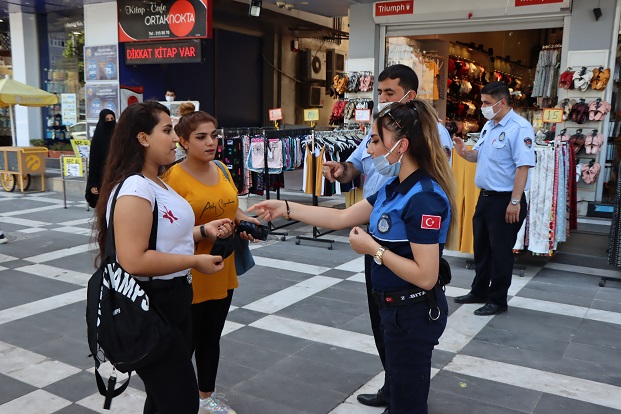 BÜYÜKŞEHİR ZABITA MASKE DENETİMLERİNİ SIKI TUTUYOR