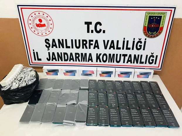 JANDARMA TELEFON KAÇAKÇILARINA GÖZ AÇTIRMIYOR