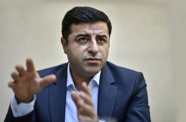 Ve Demirtaş İstifa Etti