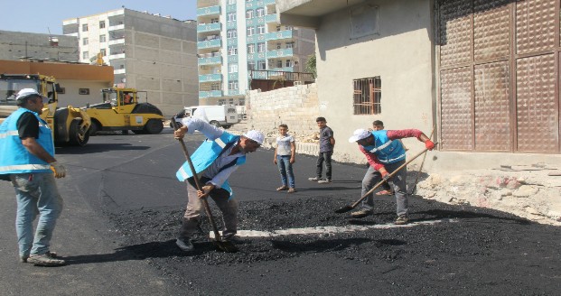 TOSUZ VE ÇAMURSUZ BİR EYYÜBİYE İÇİN ASFALT ÇALIŞMALARI SÜRÜYOR