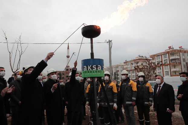 BAŞKAN BEYAZGÜL İLE KONUKLU DOĞALGAZA KAVUŞTU