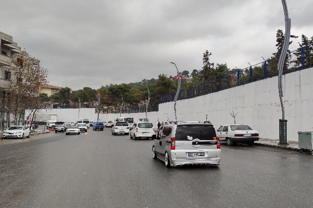 AÇIKSU CADDESİNDEKİ TRAFİK KARMAŞASI SON BULDU