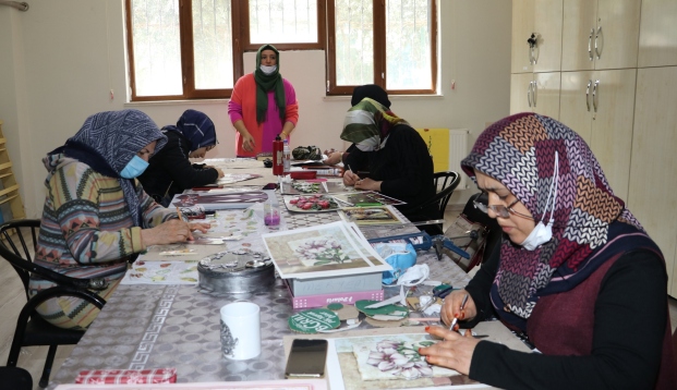 KARAKÖPRÜ'LÜ KADINLAR MESLEK ÖĞRENİYOR