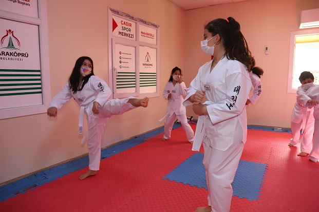 KARAKÖPRÜDE TEKVANDO SPORUNA YOĞUN İLGİ 