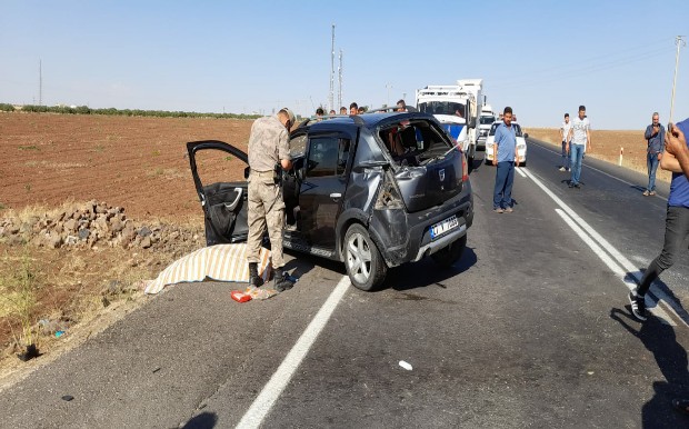 ŞANLIURFA'DA TRAFİK KAZASI 1 ÖLÜ 7 YARALI