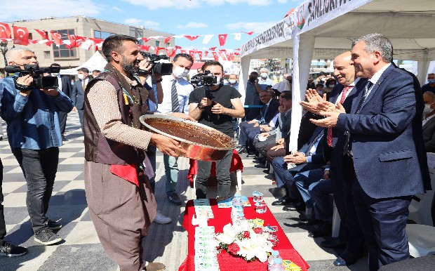 BAŞKENT ANKARADA ŞANLIURFA RÜZGÂRI ESTİ