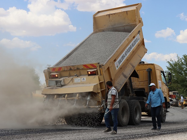 BÜYÜKŞEHİRDEN KARAKÖPRÜ KIRSALINDA ASFALT ATAĞI