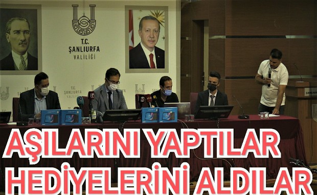 AŞILARINI YAPTILAR HEDİYELERİNİ ALDILAR