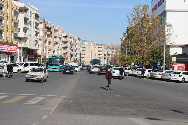 YUNUS EMRE CADDESİNDE TRAFİK AKIŞI RAHATLADI