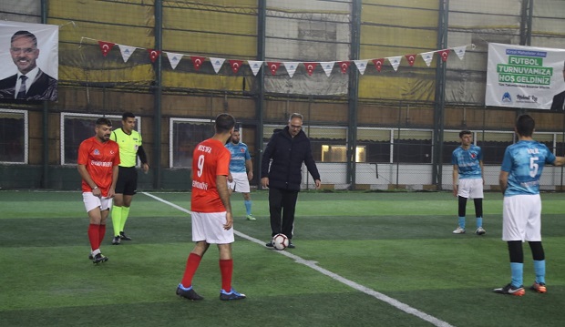 FUTBOL TURNUVASI BAŞKAN KUŞ, IN BAŞLAMA VURUŞU İLE BAŞLADI