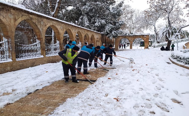 EYYÜBİYE BELEDİYESİ KARLA MÜCADELESİ ARALIKSIZ DEVAM EDİYOR