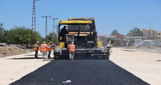 BÜYÜKŞEHİR BELEDİYESİ İLE SİVEREK KONFORLU YOLLARA KAVUŞUYOR 