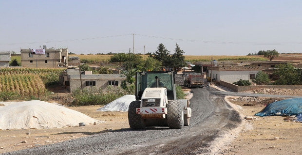 BAŞKAN CANPOLAT İLE KIRSAL MAHALLER KONFORLU YOLLARA KAVUŞUYOR 