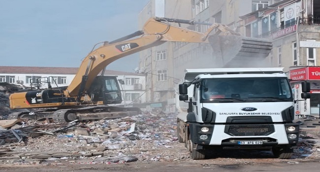 ŞANLIURFA BÜYÜKŞEHİR'DEN ADIYAMAN'A ARAÇ SEVKİYATI