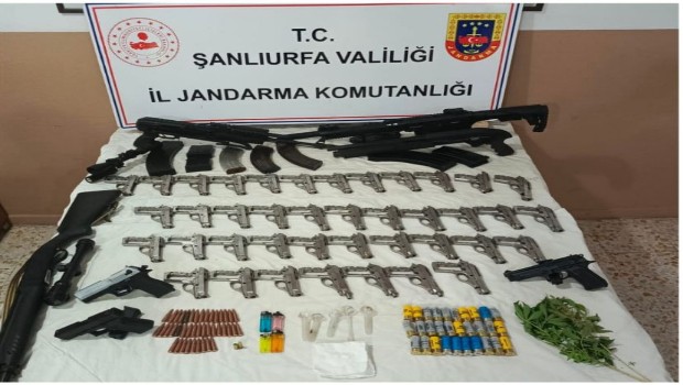 JANDARMA SİLAH KAÇAKÇILARINA GÖZ AÇTIRMIYOR 