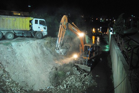 Büyükşehir'den Gece Mesaisi