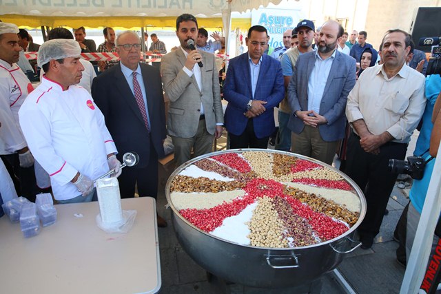 Haliliye Belediyesi Aşure İkramında Bulundu