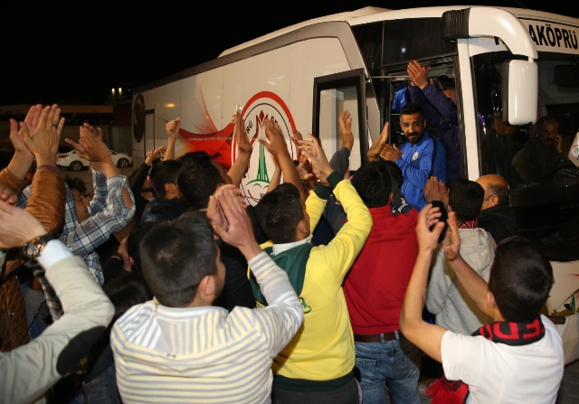 Şampiyonlara Coşkulu Karşılama