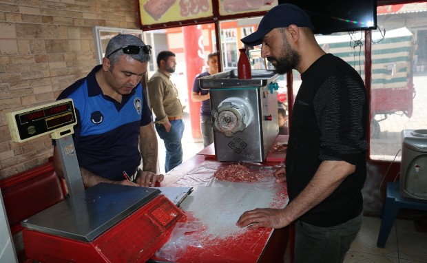 AKÇAKALE ZABITA EKİPLERİ RAMAZAN DENETİMLERİ SÜRÜYOR