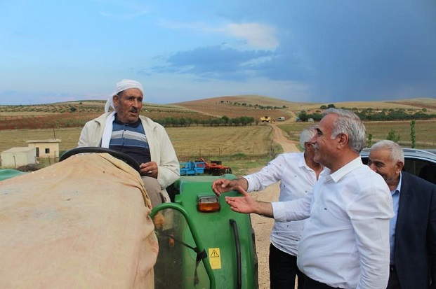 AYDINLIK, ÇİFTÇİNİN SAĞI SOLU OLMAZ ALIN TERİ OLUR!