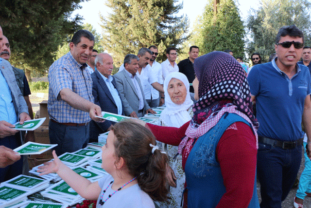 Başkan Atilla, Mezarlıkta Yasin cüzü Dağıttı