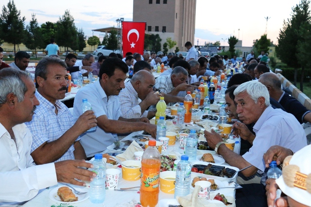 Başkan Ayhandan Meclis Üyeleri ve Muhtarlara İftar