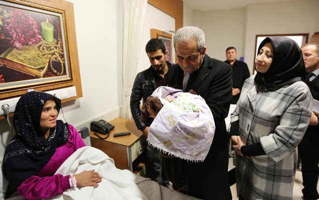 Başkan Demirkol, Yeni Yıl Bebeklerini Ziyaret Etti