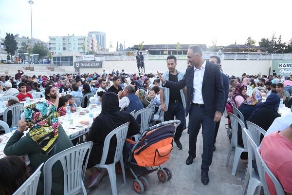 BAŞKAN KUŞ, İFTARINI VATANDAŞLARLA AÇTI