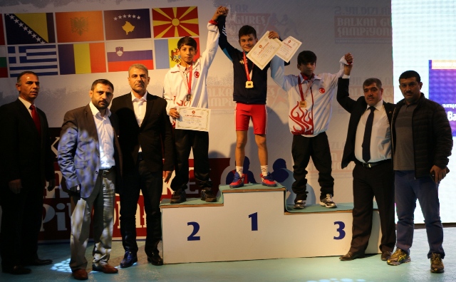 Büyükşehir Belediyesi Balkan Güreş Şampiyonasından Madalya İle Döndü