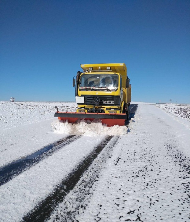 BÜYÜKŞEHİR BELEDİYESİ YOL AÇMA ÇALIŞMALAR ARALIKSIZ SÜRÜYOR