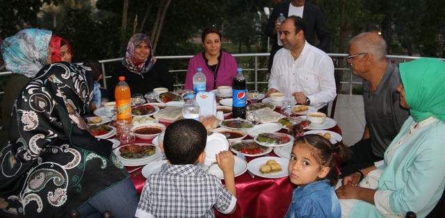 Büyükşehir'den Yetim Çocukların Ailelerine İftar