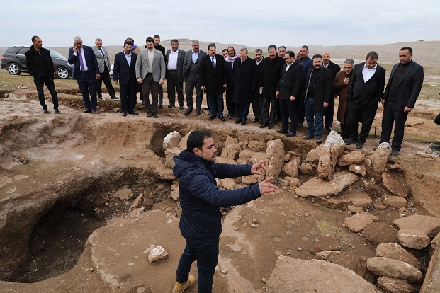 CANPOLAT, HALİLİYENİN HER TARAFINDAN TARİH FIŞKIRIYOR