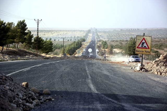 Ceylanpınar'da Yol Çalışması Devam Ediyor