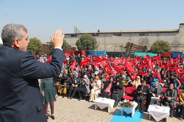 EYYÜBİYELİ BAYANLAR BEYAZGÜLI BEYAZ GÜLLERLE KARŞILADI