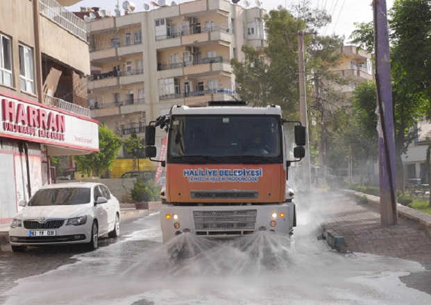 HALİLİYEDE BAYRAMDA DA SALGINLA MÜCADELE DEVAM EDİYOR